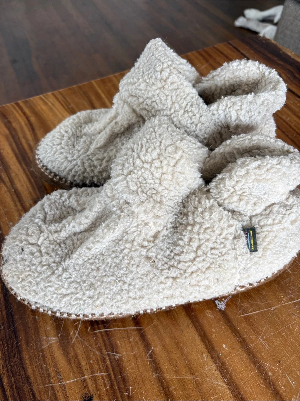LL BEAN Kids 5-6 Slippers